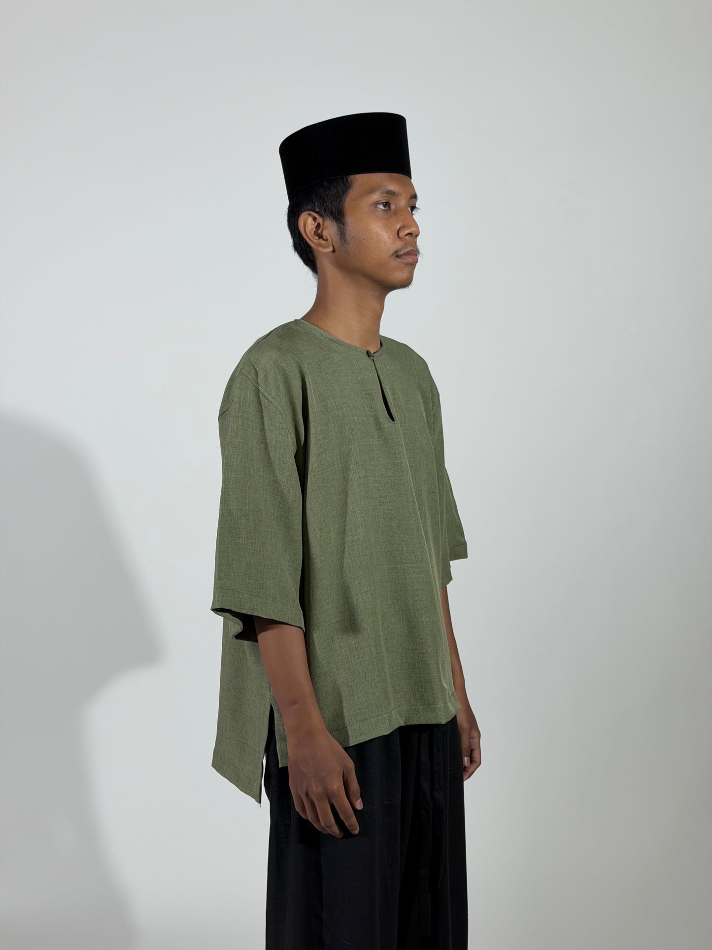 TELUK BELANGA CROPPED SLEEVE TOP