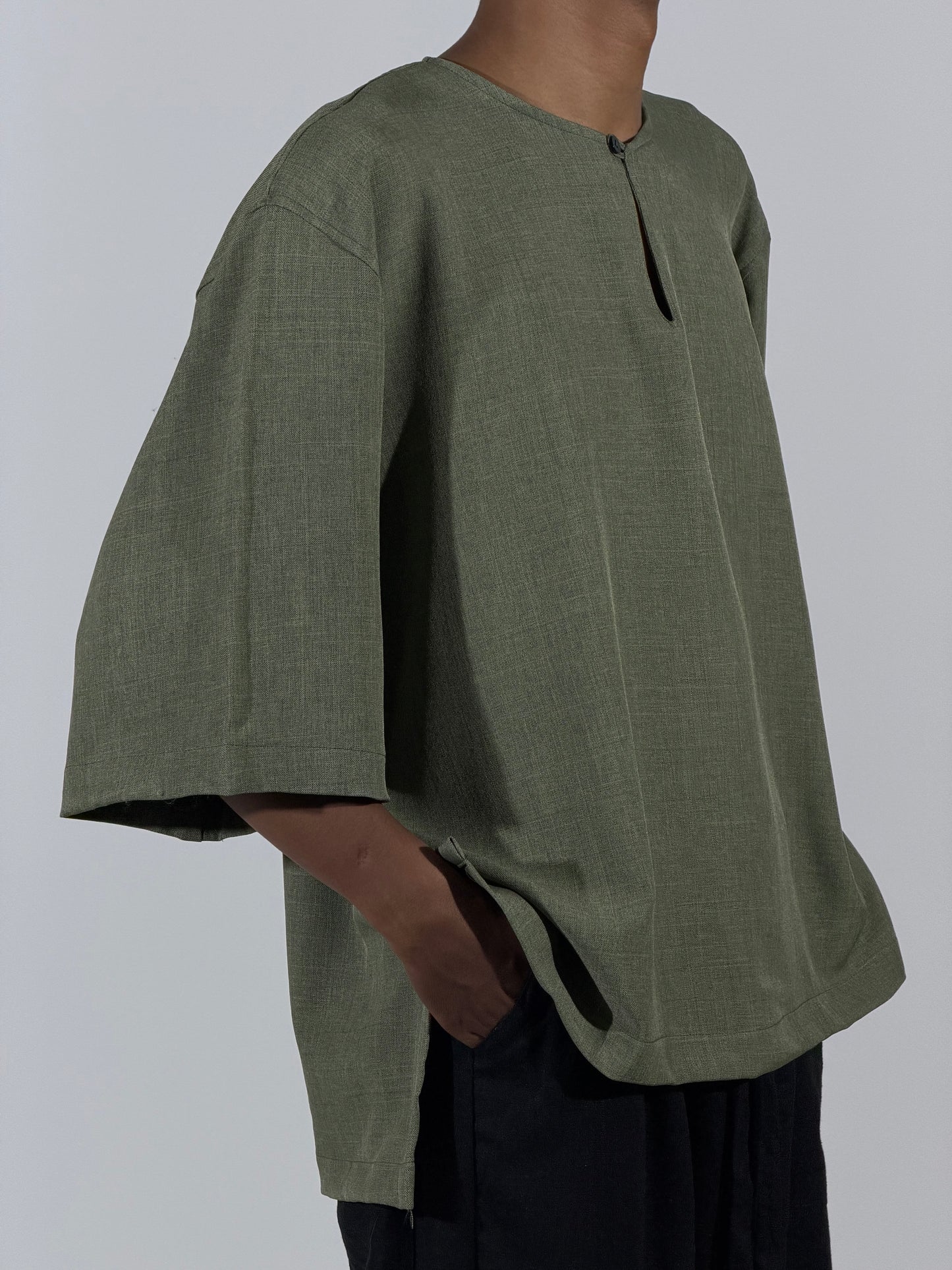 TELUK BELANGA CROPPED SLEEVE TOP