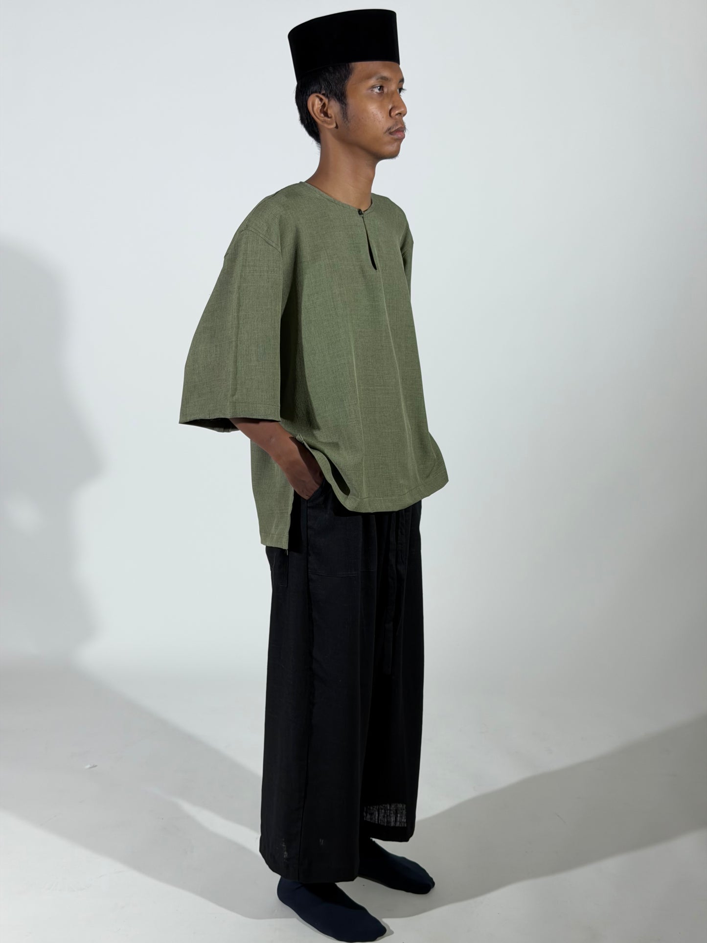 TELUK BELANGA CROPPED SLEEVE TOP